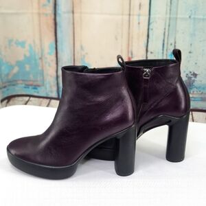 Ecco Women's Ankle Boots in Dark Purple and Black